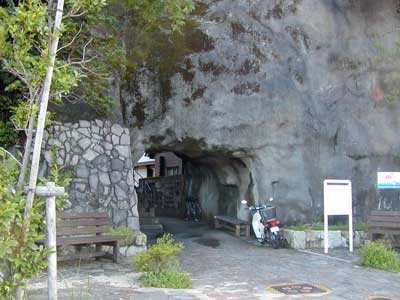 和田の岩門