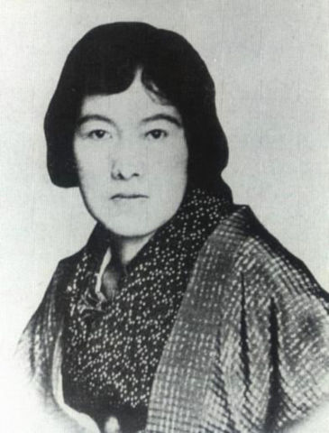 Akiko Yosano younger.jpg