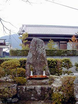 弁慶産屋の楠跡：