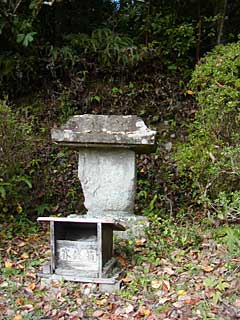 伏拝王子石祠