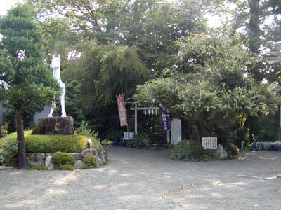 芳養八幡神社境内