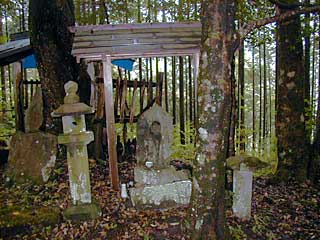 一遍上人名号碑