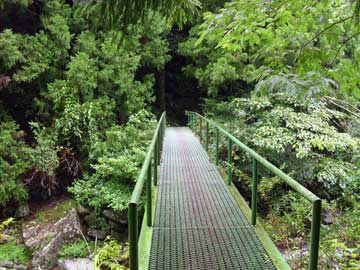 桃太郎岩への道