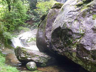 桃太郎岩