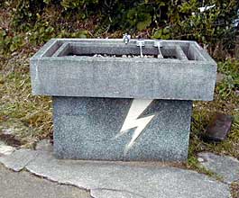 雷公神社手水鉢