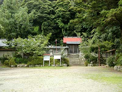 八幡神社境内