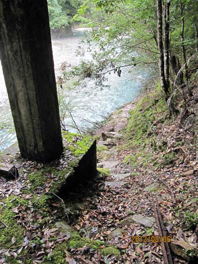 畝畑の高倉神社への道