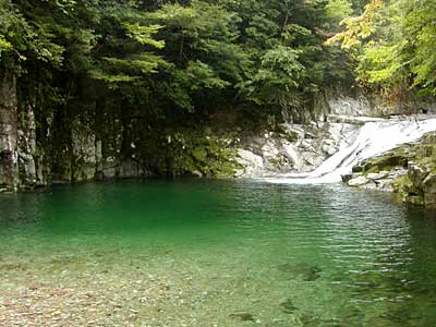 蝶の羽根岩