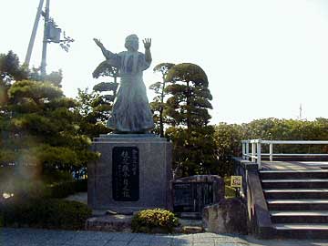 扇ヶ浜植芝盛平翁の銅像