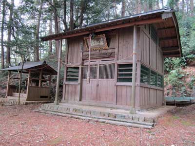 若松神社境内