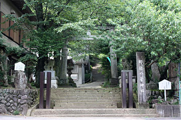 八菅神社鳥居