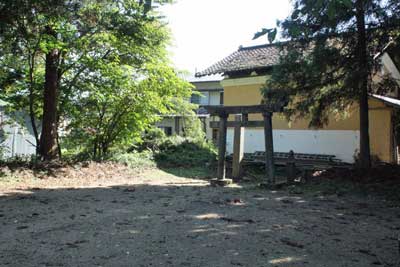 熊野神社境内