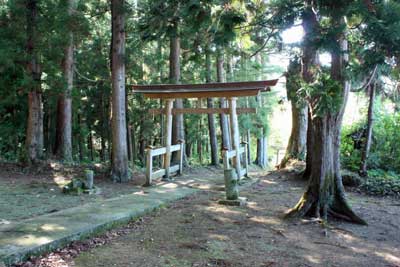 熊野神社境内