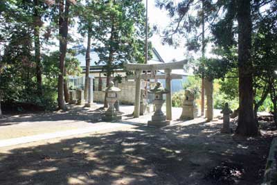 熊野神社境内