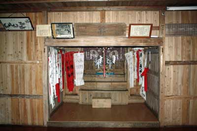 熊野神社拝殿内