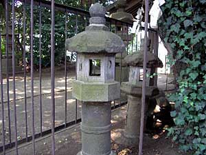 熊野神社石灯籠