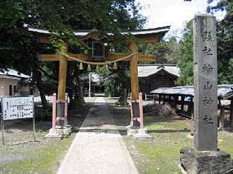 楡山神社参道