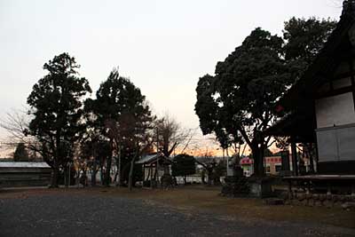 八幡神社境内