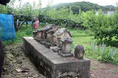 熊野神社社石祠