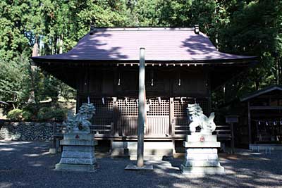 吾那神社拝殿