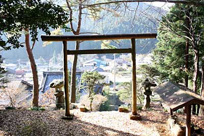 熊野神社境内より