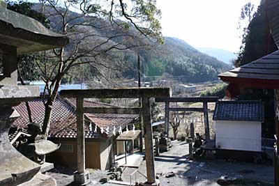 八幡大神社境内より