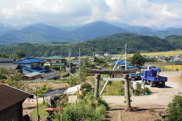 熊野神社境内より