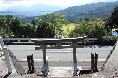 熊野神社境内より