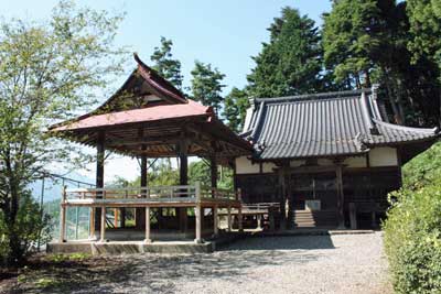 熊野神社境内