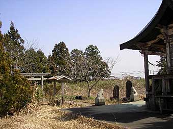 熊野神社境内