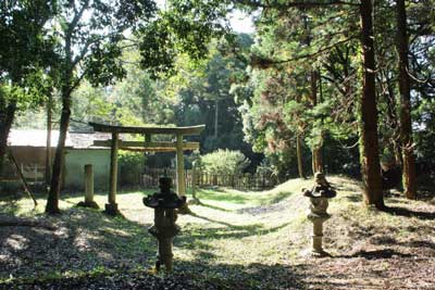 熊野神社境内