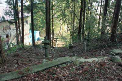 熊野神社境内