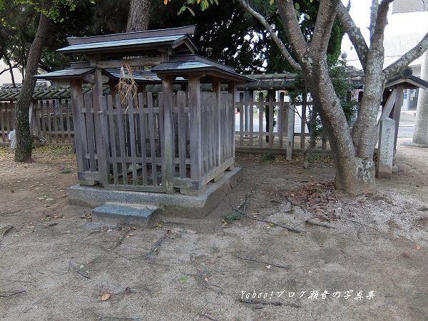 磯崎神社子持ち石