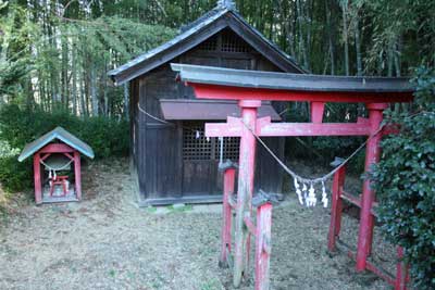 熊野神社境内