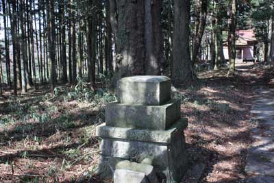 熊野神社石灯籠