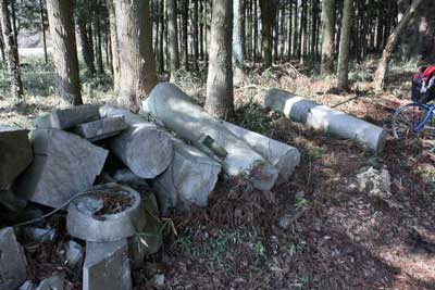 熊野神社崩壊物