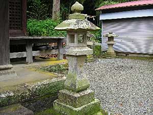 熊野神社石灯籠