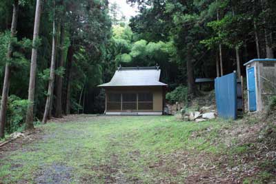 熊野神社境内