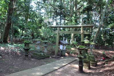 熊野神社境内