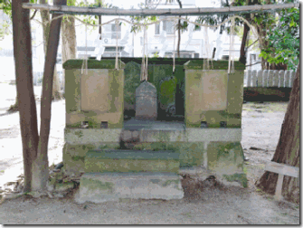 熊野神社末社「男碑」