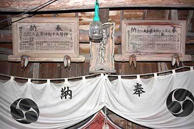 熊野神社拝殿内