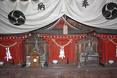 熊野神社拝殿内