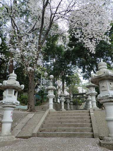 馬絹神社石灯籠