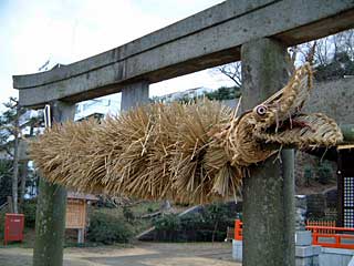 白幡八幡大神二の鳥居藁蛇