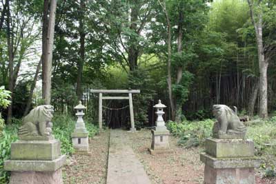 熊野神社境内