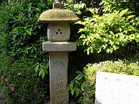 熊野神社石灯籠