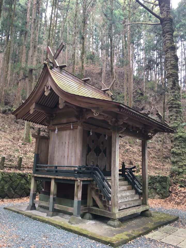 上色見熊野坐神社穿戸岩
