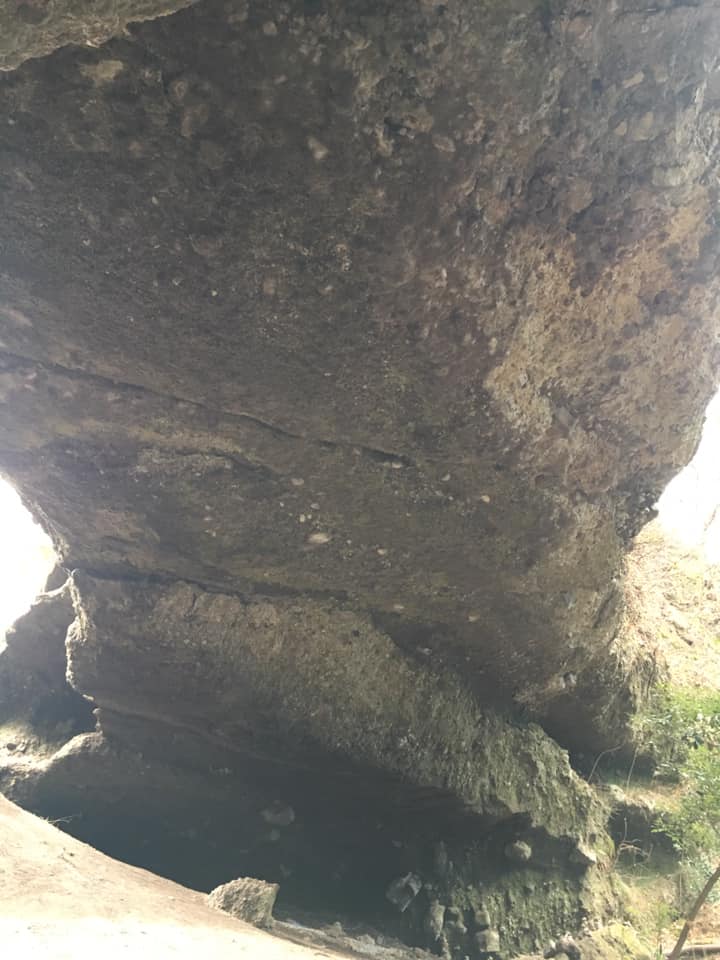 上色見熊野坐神社穿戸岩