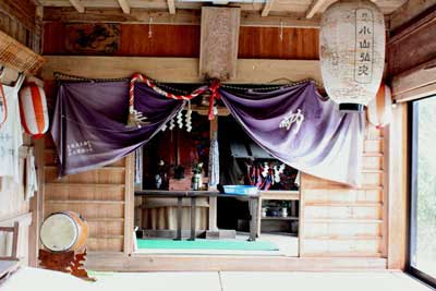 熊野神社拝殿内部