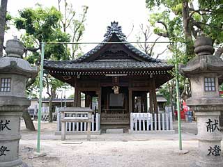 神明社拝殿（熊野社は真ん中右にあります）
